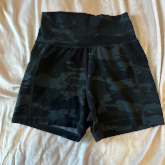 Alphalete Surface Shorts - Picture 3 of 4